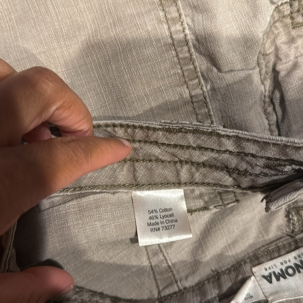 Size 4 Sonoma Women's Cargo Shorts - Light Tan - Picture 6 of 9
